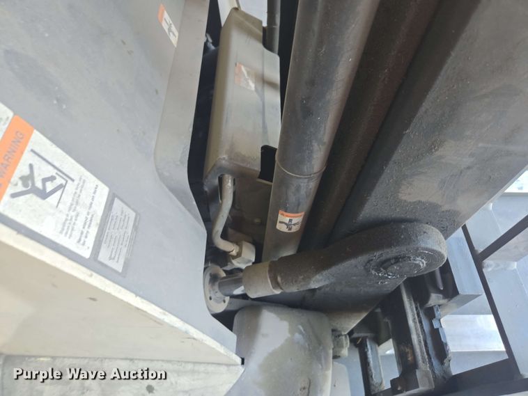 image for item DW1933 2017 Crown RC5545-40 forklift