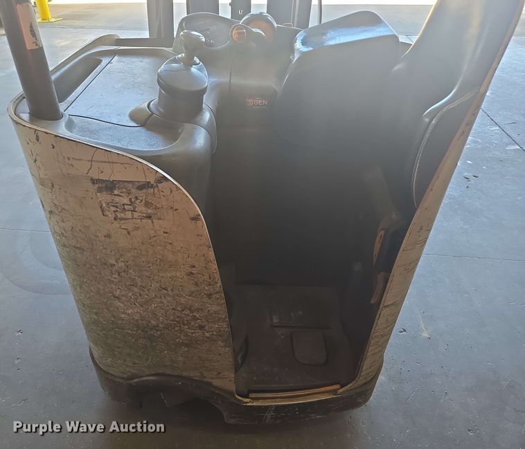 image for item DW1933 2017 Crown RC5545-40 forklift