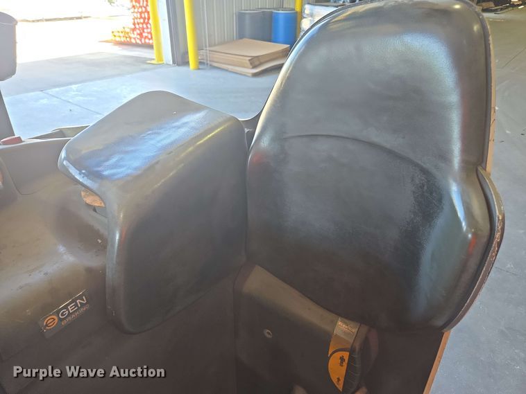 image for item DW1933 2017 Crown RC5545-40 forklift