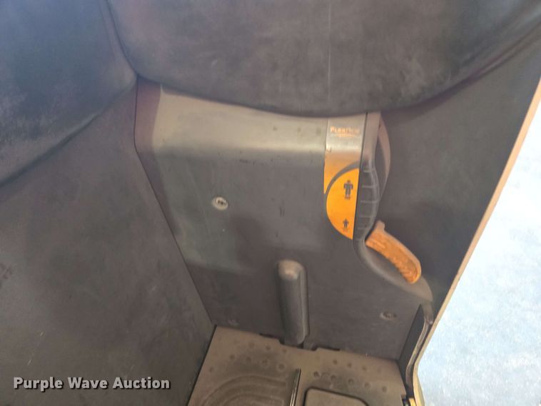 image for item DW1933 2017 Crown RC5545-40 forklift