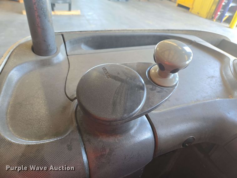 image for item DW1933 2017 Crown RC5545-40 forklift