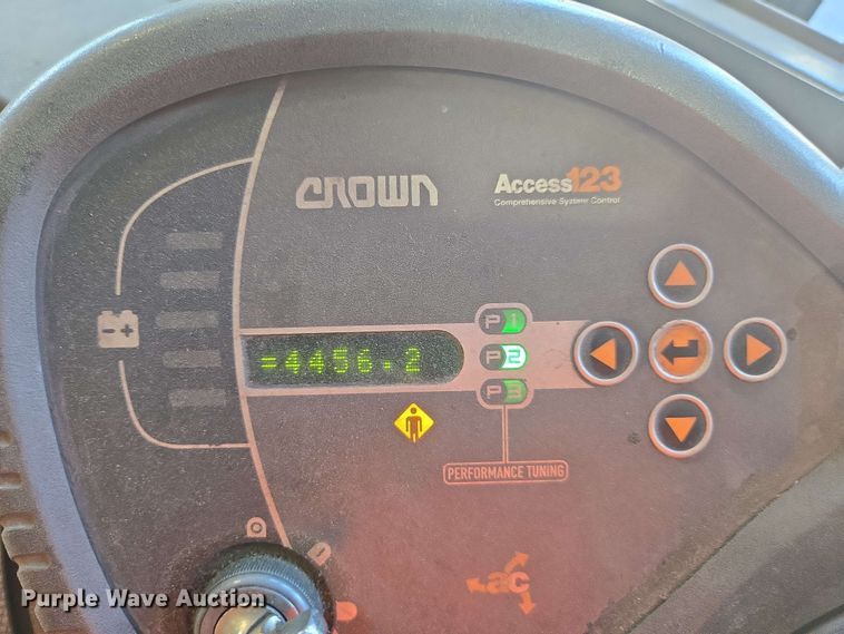 image for item DW1933 2017 Crown RC5545-40 forklift