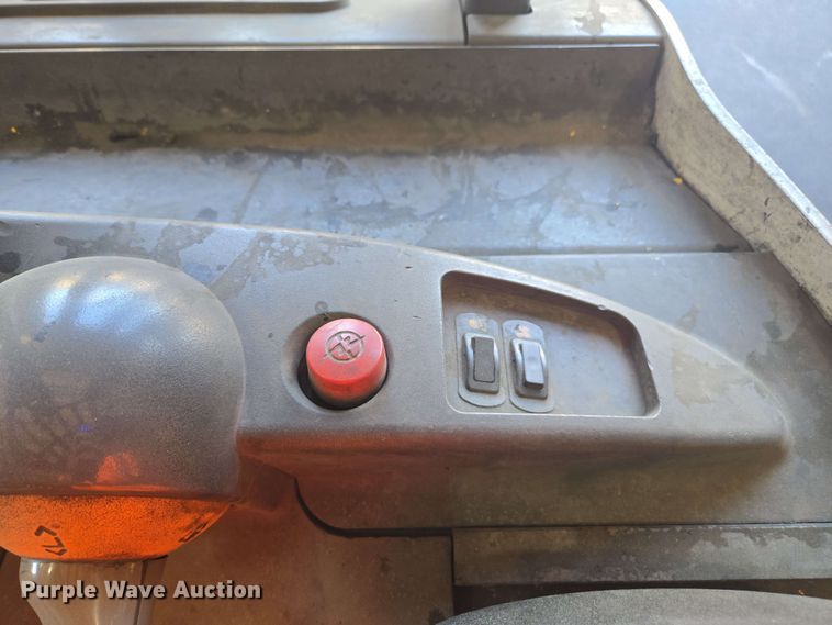 image for item DW1933 2017 Crown RC5545-40 forklift