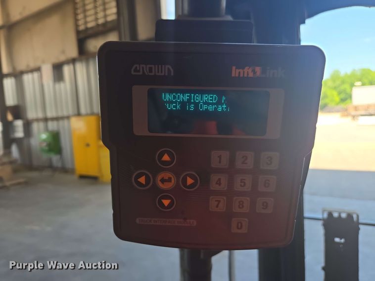 image for item DW1933 2017 Crown RC5545-40 forklift