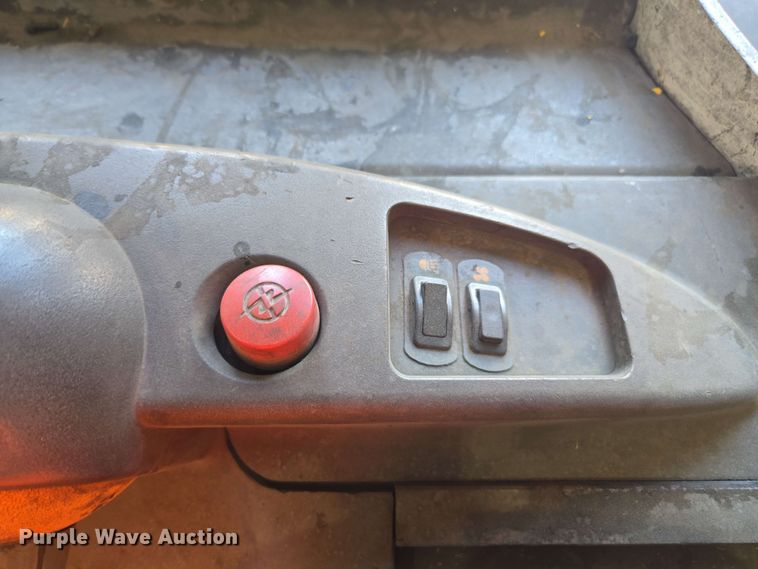 image for item DW1933 2017 Crown RC5545-40 forklift