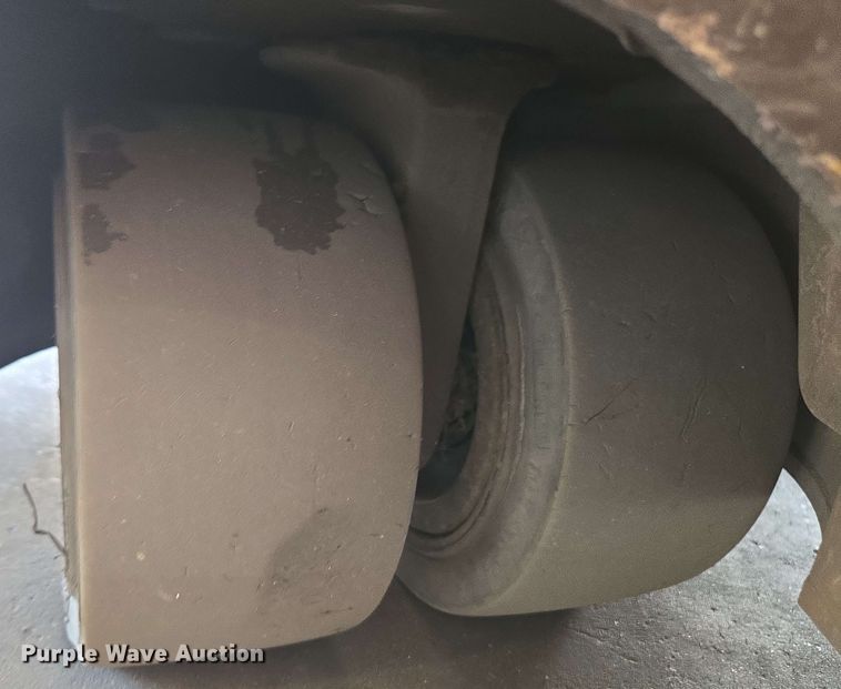 image for item DW1933 2017 Crown RC5545-40 forklift