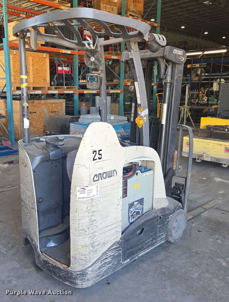 image for item DW1934 Crown RC5545-40 forklift