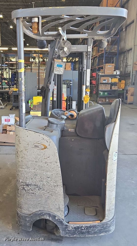 image for item DW1934 Crown RC5545-40 forklift