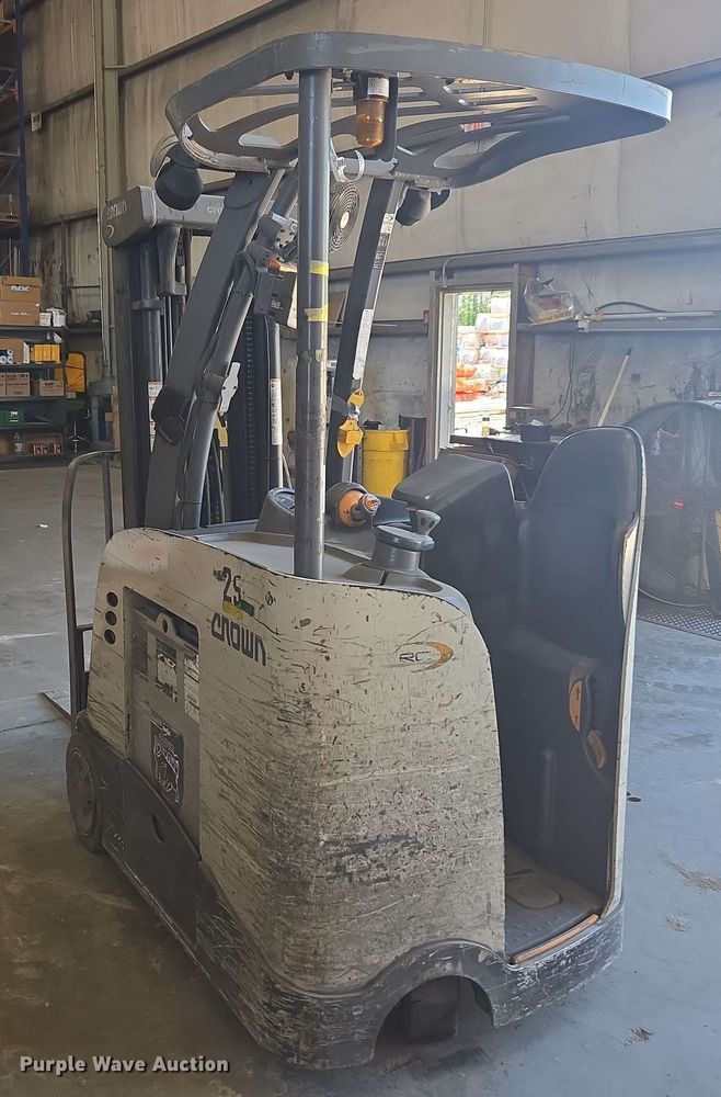 image for item DW1934 Crown RC5545-40 forklift