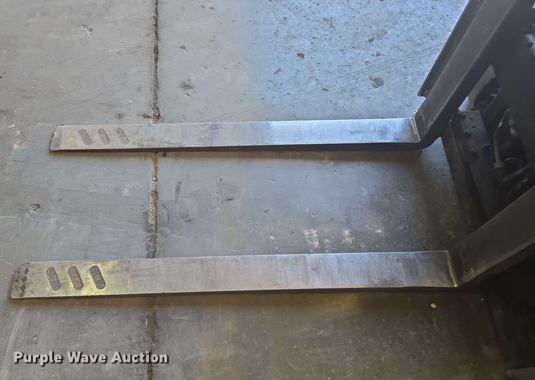 image for item DW1934 Crown RC5545-40 forklift