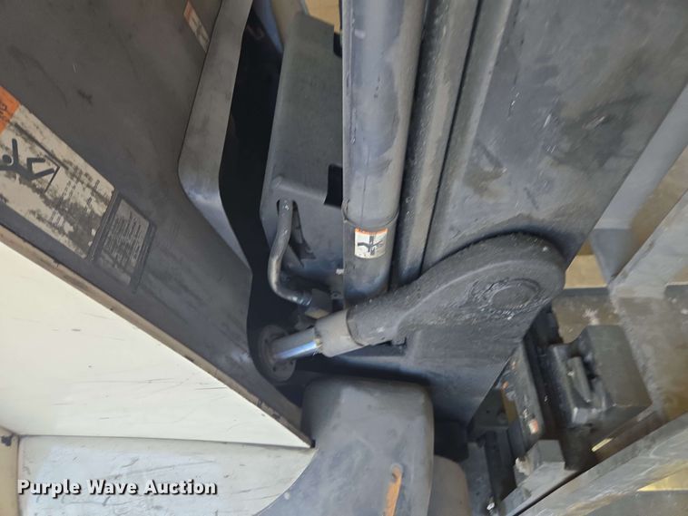 image for item DW1934 Crown RC5545-40 forklift