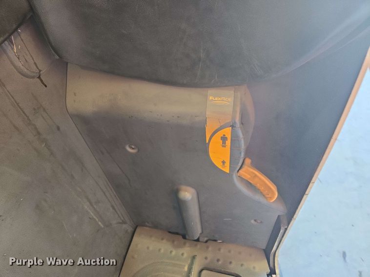 image for item DW1934 Crown RC5545-40 forklift