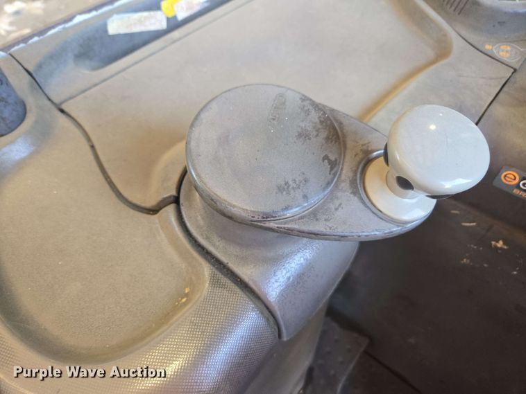 image for item DW1934 Crown RC5545-40 forklift