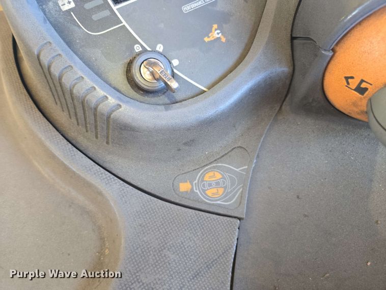 image for item DW1934 Crown RC5545-40 forklift