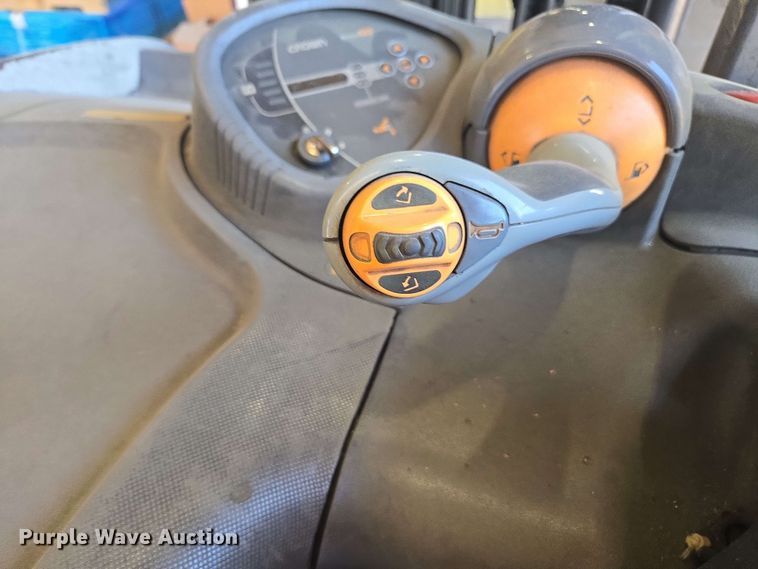 image for item DW1934 Crown RC5545-40 forklift