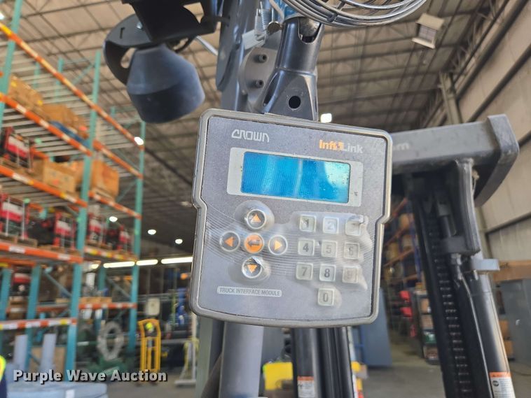 image for item DW1934 Crown RC5545-40 forklift