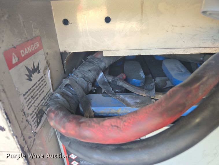 image for item DW1934 Crown RC5545-40 forklift