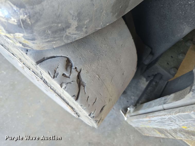 image for item DW1934 Crown RC5545-40 forklift