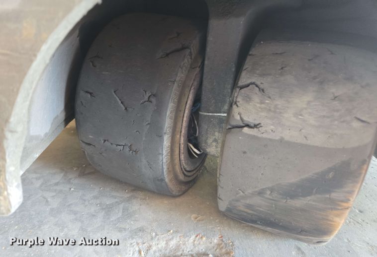 image for item DW1934 Crown RC5545-40 forklift