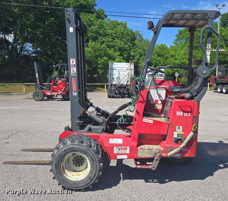 image for item DW1935 2015 Moffett M8 55.3 forklift