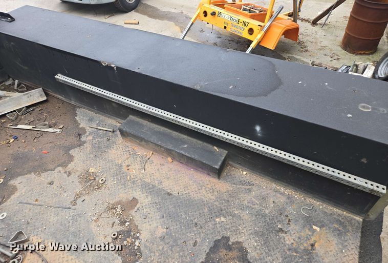 image for item DW1936 2016 Ford F550 Super Duty XL SuperCab utility / service truck