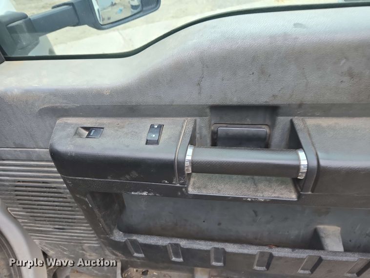 image for item DW1936 2016 Ford F550 Super Duty XL SuperCab utility / service truck