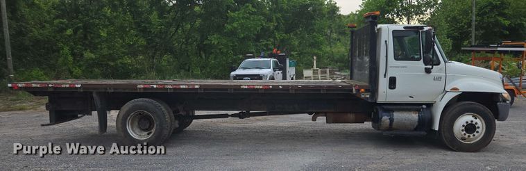 image for item DW1937 2006 International 4400 flatbed truck