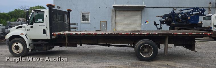 image for item DW1937 2006 International 4400 flatbed truck