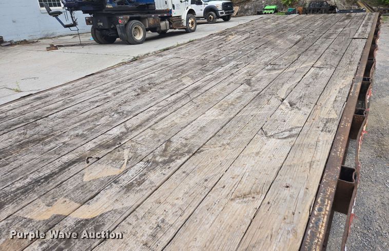 image for item DW1937 2006 International 4400 flatbed truck