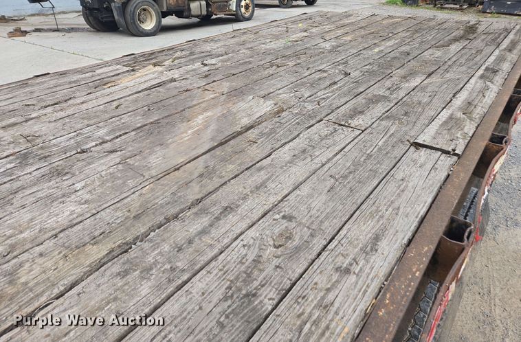 image for item DW1937 2006 International 4400 flatbed truck