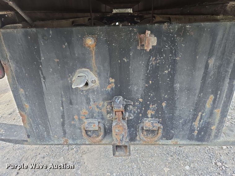 image for item DW1937 2006 International 4400 flatbed truck