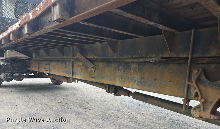 image for item DW1937 2006 International 4400 flatbed truck