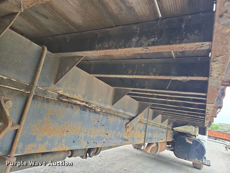 image for item DW1937 2006 International 4400 flatbed truck