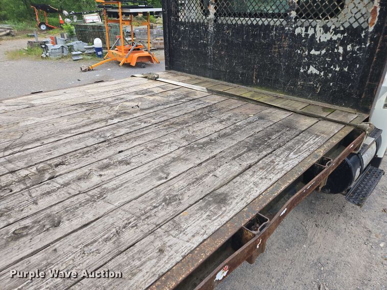 image for item DW1937 2006 International 4400 flatbed truck