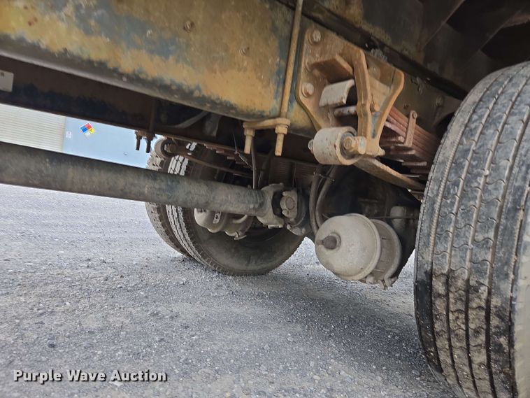 image for item DW1937 2006 International 4400 flatbed truck