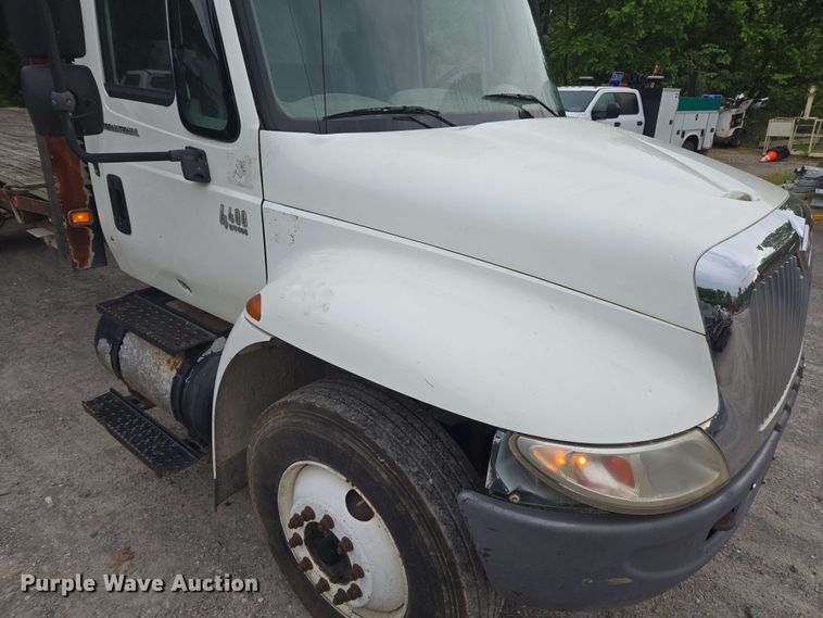 image for item DW1937 2006 International 4400 flatbed truck