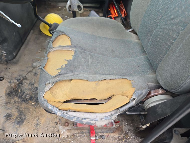 image for item DW1937 2006 International 4400 flatbed truck