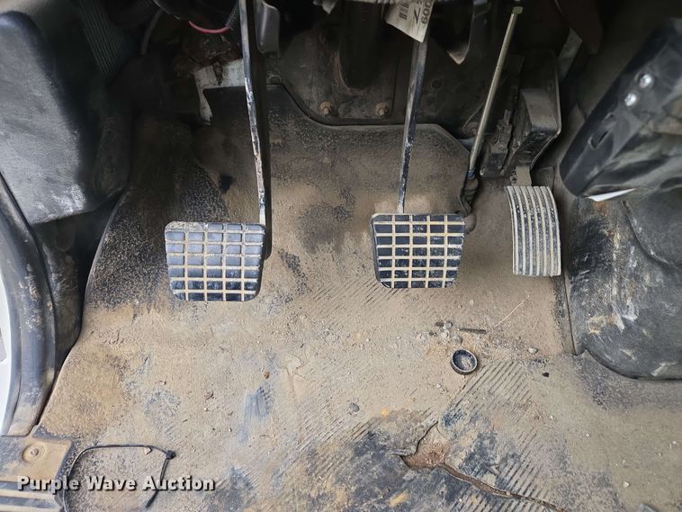 image for item DW1937 2006 International 4400 flatbed truck