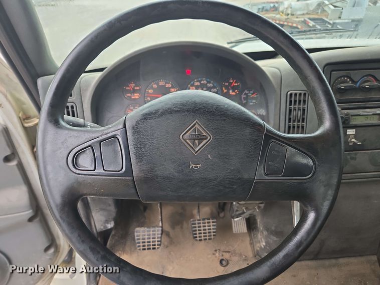 image for item DW1937 2006 International 4400 flatbed truck