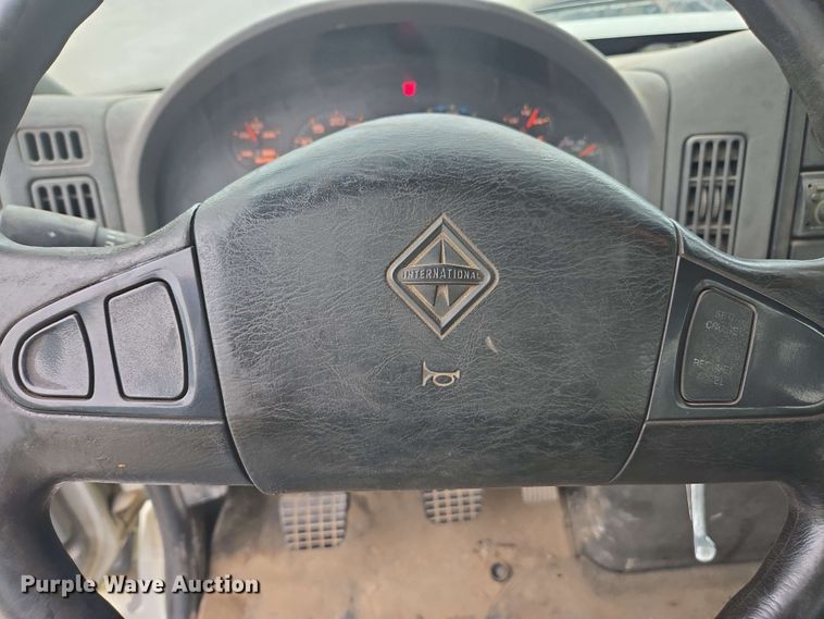 image for item DW1937 2006 International 4400 flatbed truck