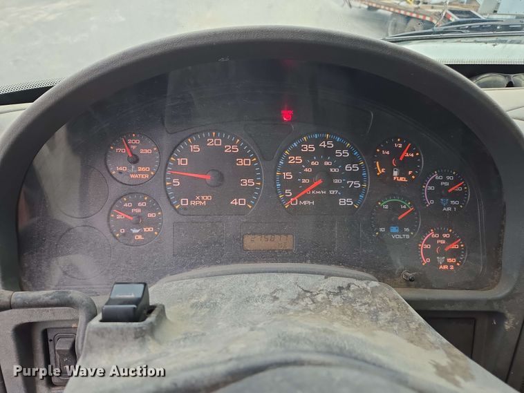 image for item DW1937 2006 International 4400 flatbed truck