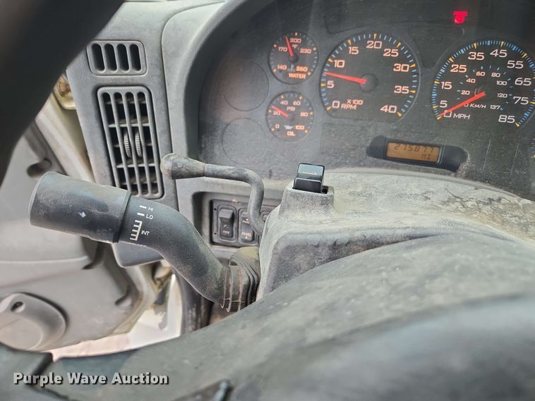 image for item DW1937 2006 International 4400 flatbed truck