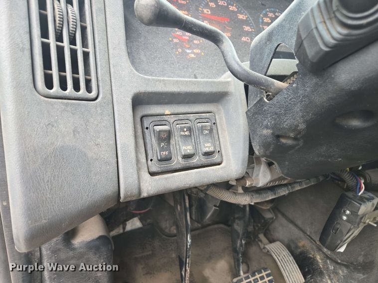 image for item DW1937 2006 International 4400 flatbed truck