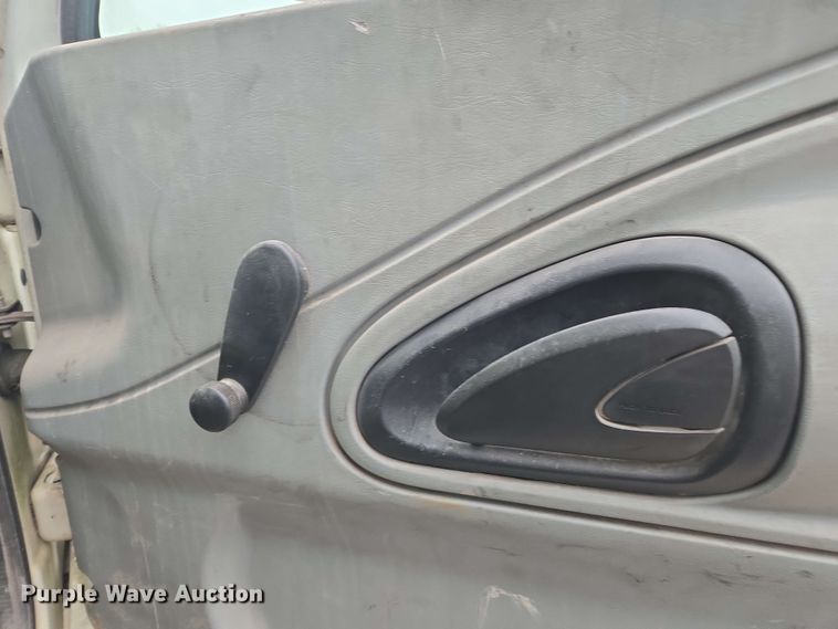 image for item DW1937 2006 International 4400 flatbed truck