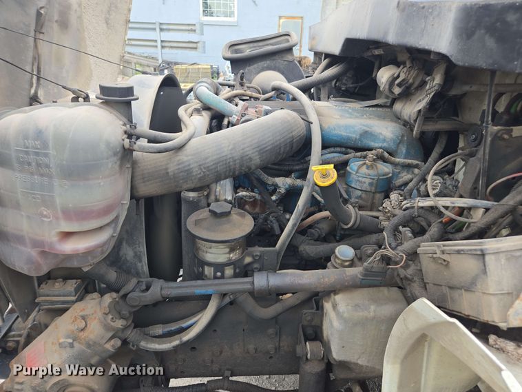 image for item DW1937 2006 International 4400 flatbed truck