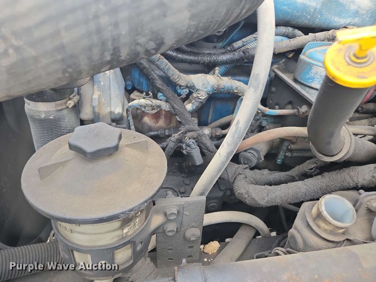 image for item DW1937 2006 International 4400 flatbed truck