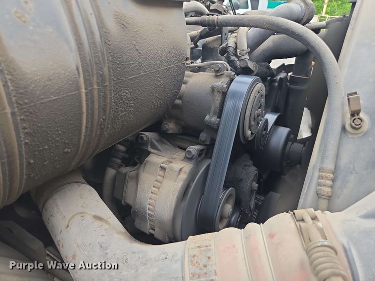 image for item DW1937 2006 International 4400 flatbed truck