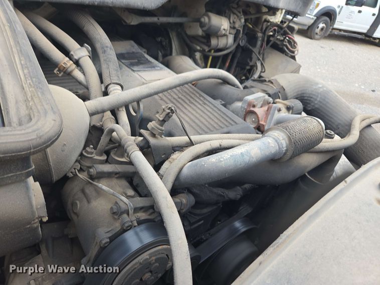 image for item DW1937 2006 International 4400 flatbed truck