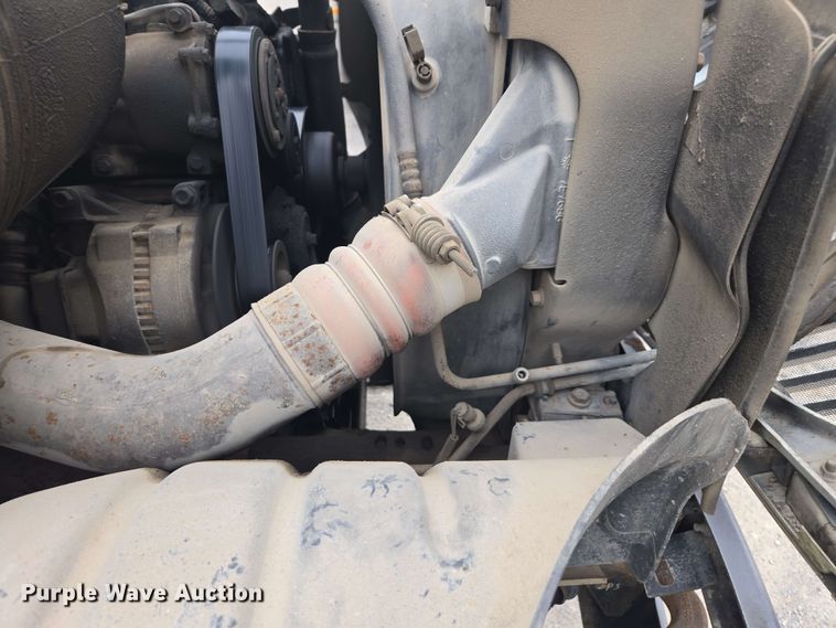 image for item DW1937 2006 International 4400 flatbed truck