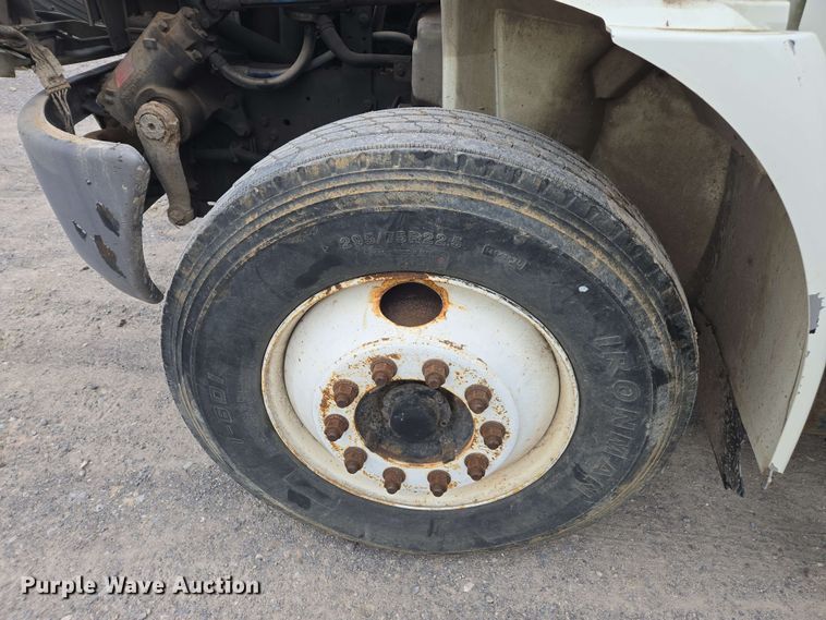 image for item DW1937 2006 International 4400 flatbed truck